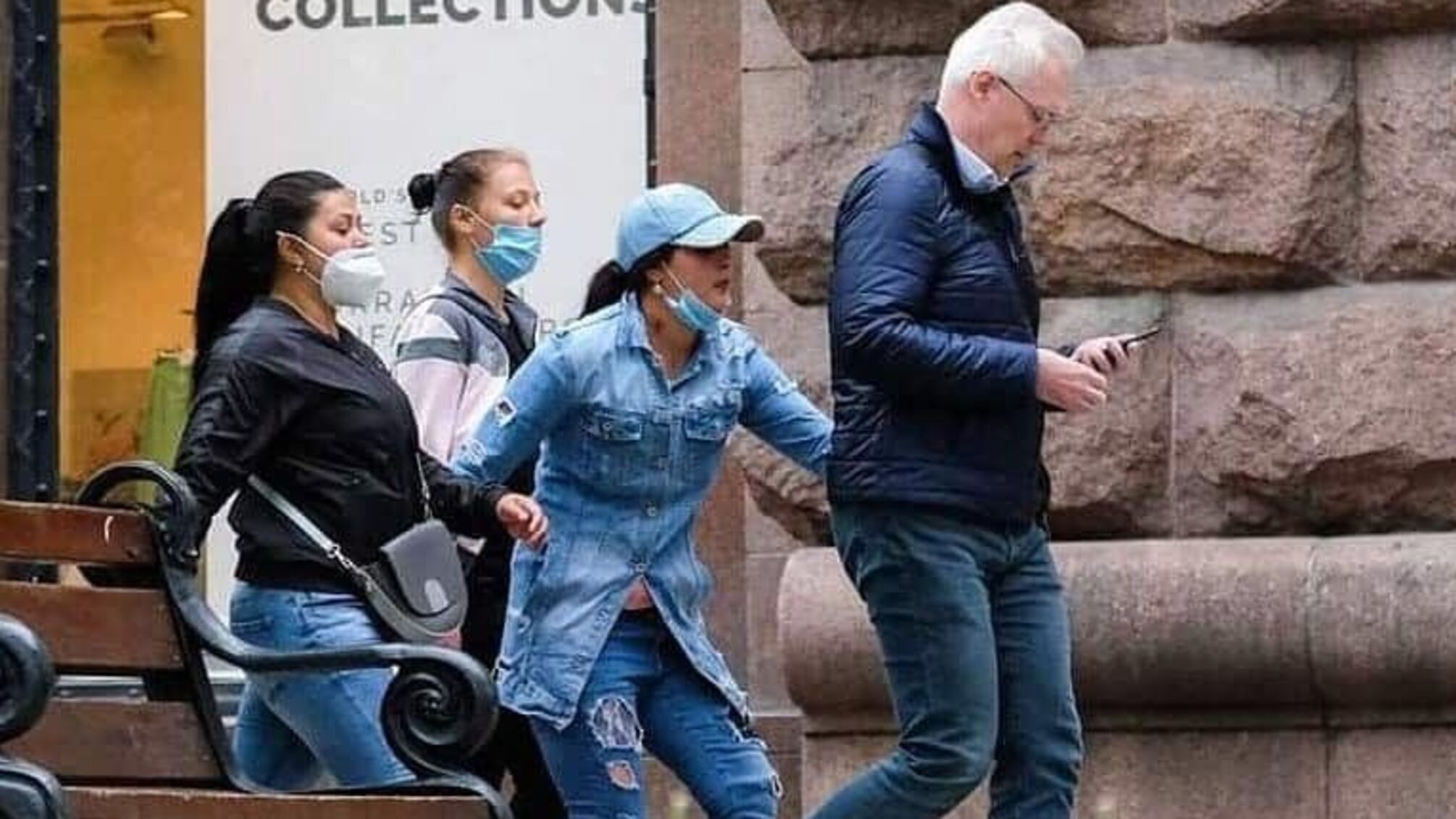 На Хрещатику роми намагались обікрасти бізнес-експерта Еріка Наймана (фото)