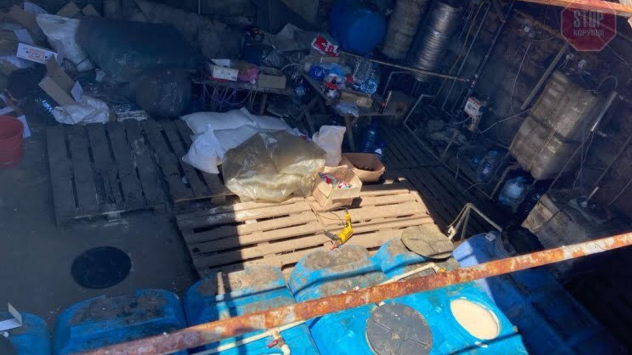 На Запоріжжі виготовляли алкогольний фальсифікат (фото)