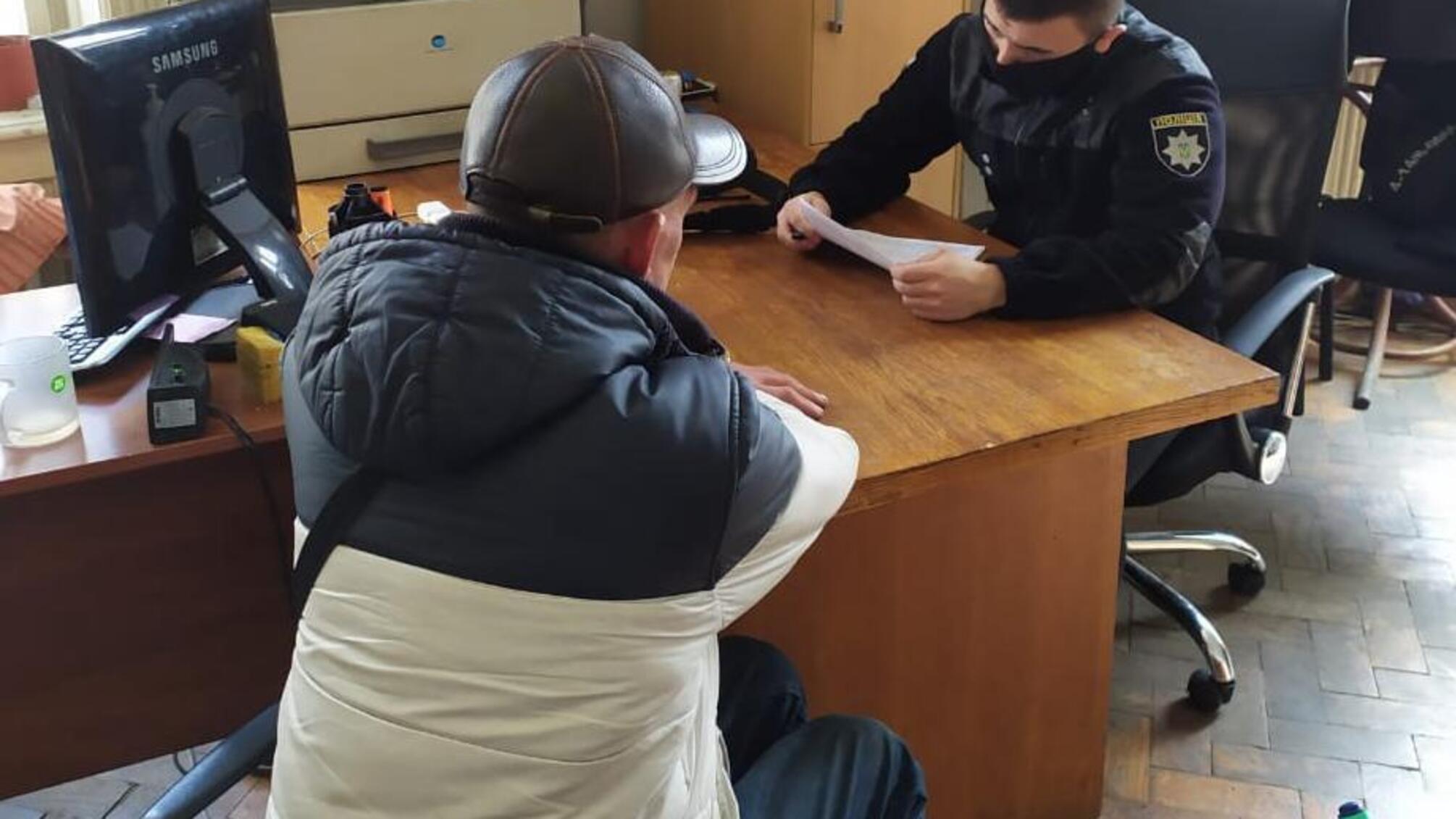 Поліцейські затримали чоловіка за неправдиве повідомлення про замінування квартири у Львові