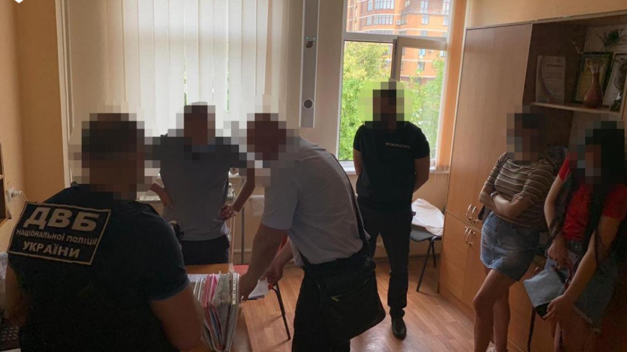 Продаж наркотиків та пограбування — ДБР повідомило про підозру двом правоохоронцям