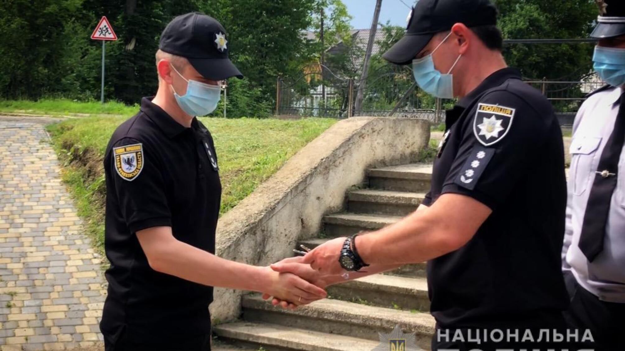 Прикарпатські поліцейські отримали ключі від нового службового автомобіля