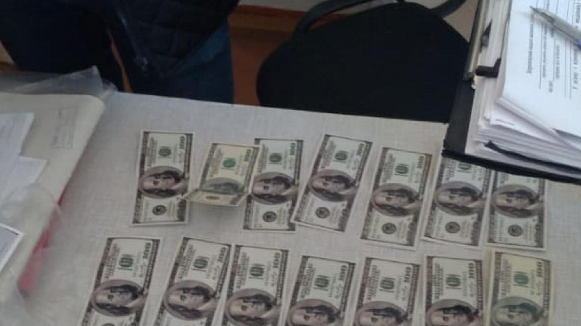 1500 доларів США за визнання непридатним до військової служби – ДБР провело обшуки у Хмельницькому військкоматі