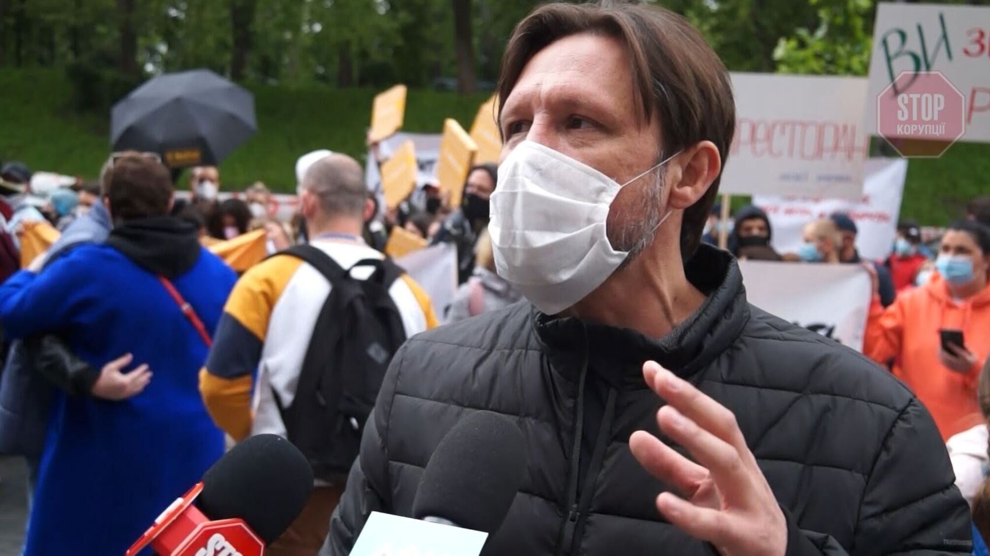 Ресторатори під Кабміном заявили, що літні майданчики не рятують їхній бізнес (відео)