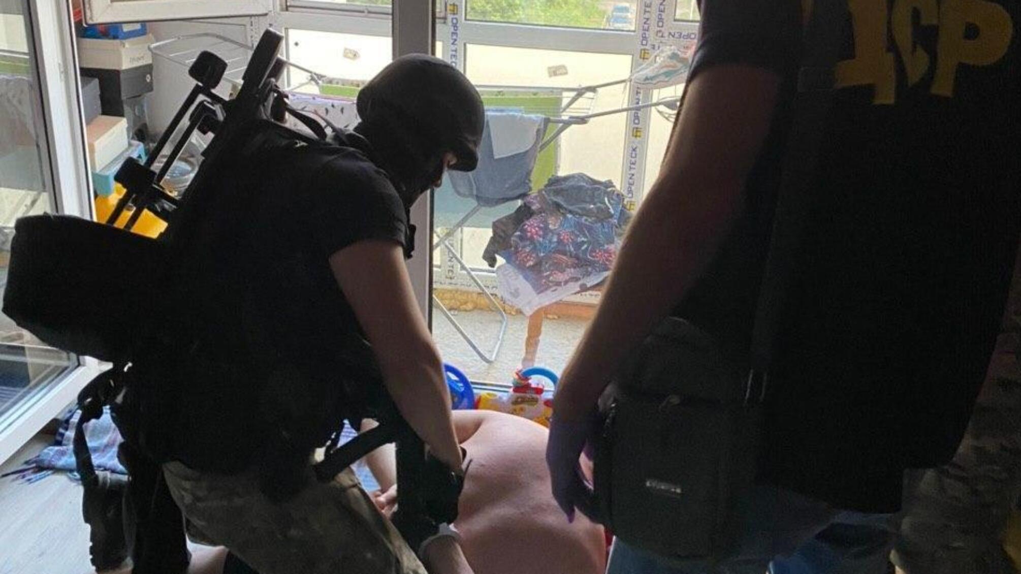 Поліцейські Київщині затримали злочинне угруповання, яке «спеціалізувалося» на викраденні людей для заволодіння їхніми квартирами