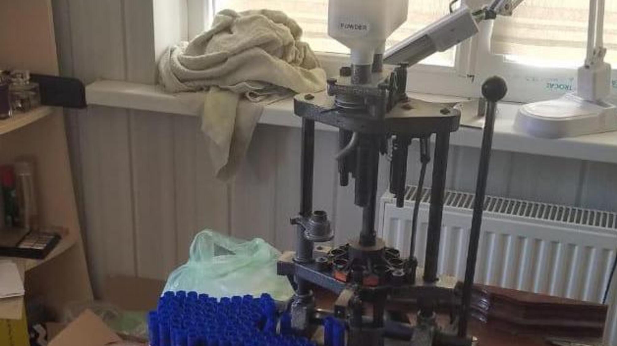 На Київщині поліція вилучила у чоловіка зброю та боєприпаси