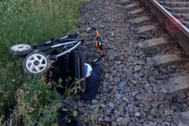 У Дніпрі поїзд збив коляску з дитиною (фото)