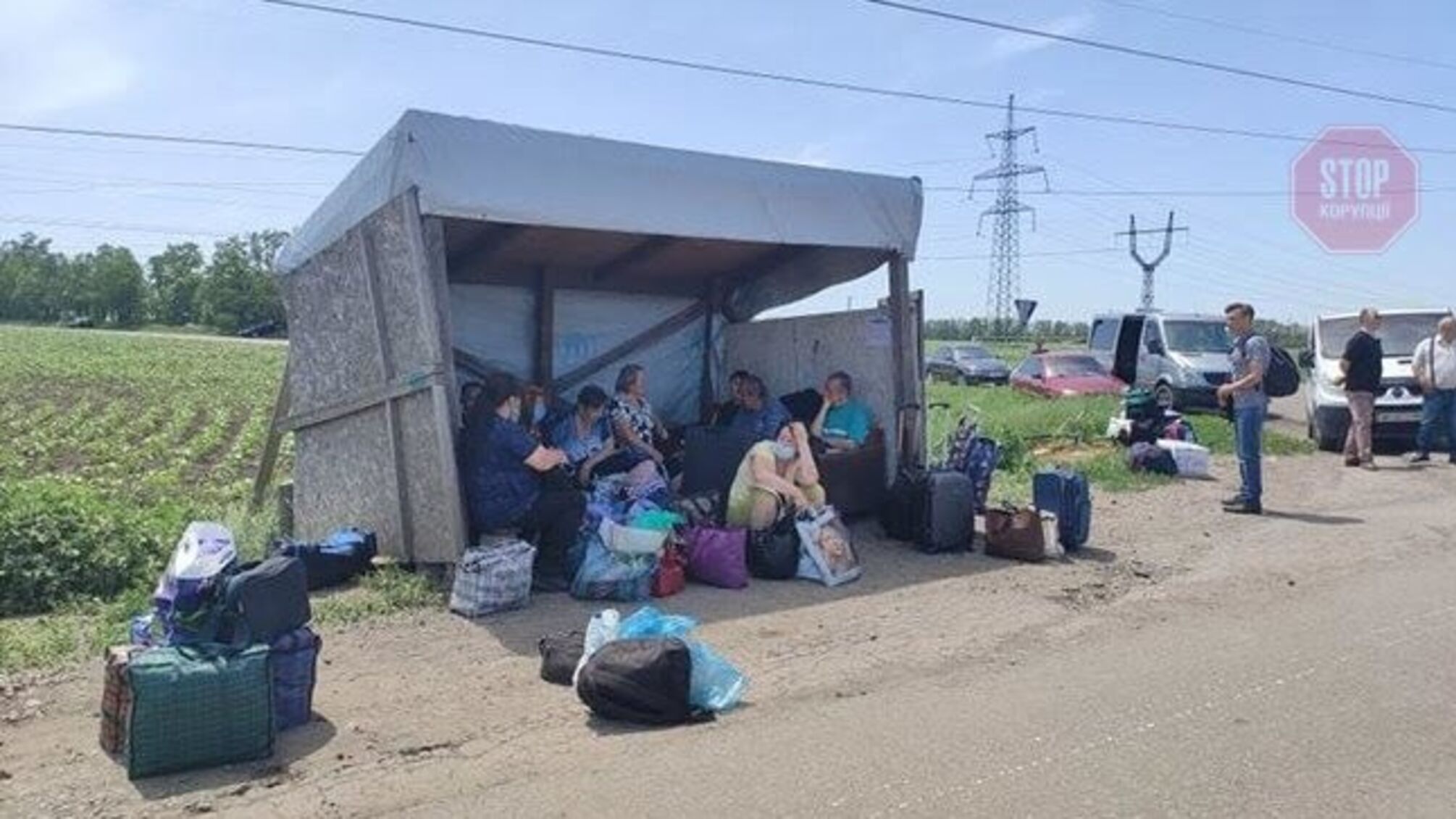 Бойовики на Донбасі не пропускають людей через КПВВ (фото)