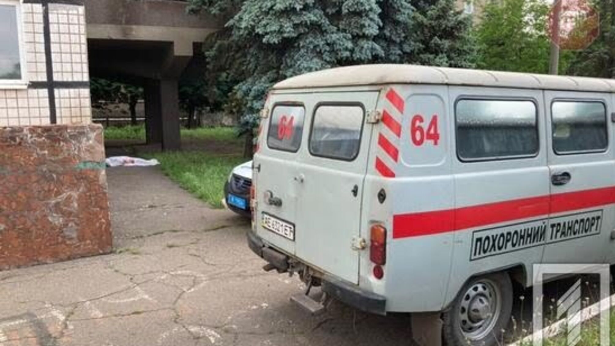 У Кривому Розі 20-річна дівчина викинулась з вікна пологового будинку (фото)