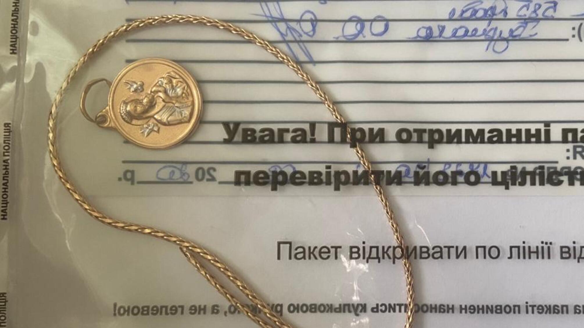 Правоохоронці по гарячих слідах затримали підозрюваного у пограбуванні одеситки