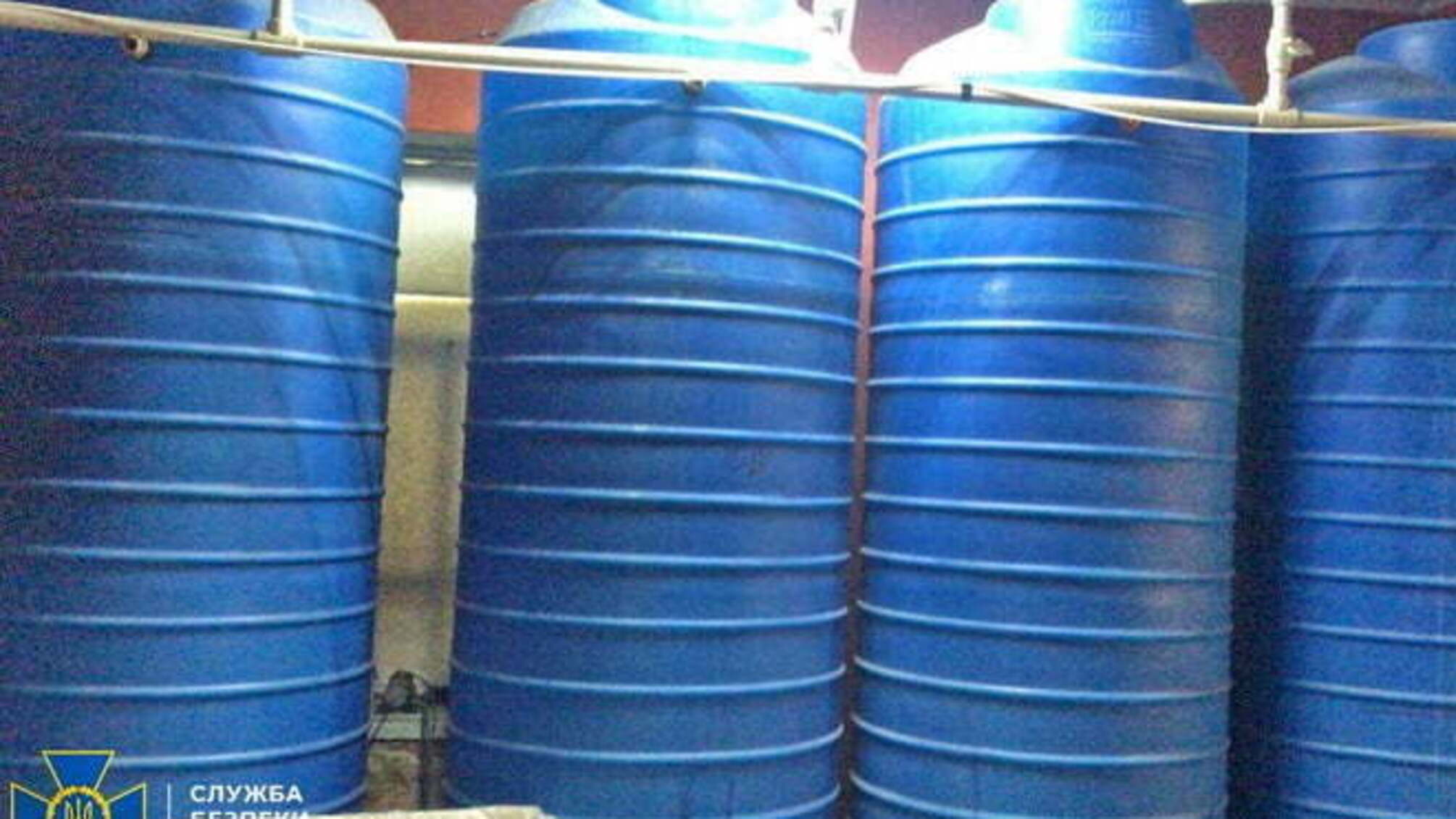 У Запоріжжі СБУ припинила діяльність цеху із виготовлення контрафактного спирту на мільйони гривень