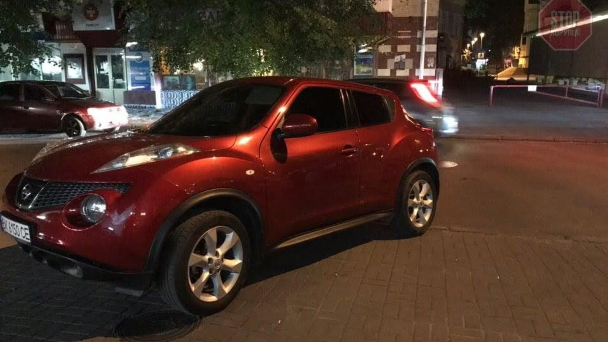 Відмовилась проходити тест на алкоголь: у Рівному поліцейська на іномарці збила двох жінок