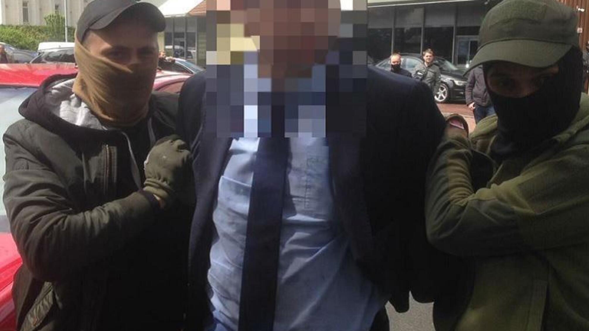 У Києві правоохоронці викрили держслужбовця в отриманні неправомірної вигоди