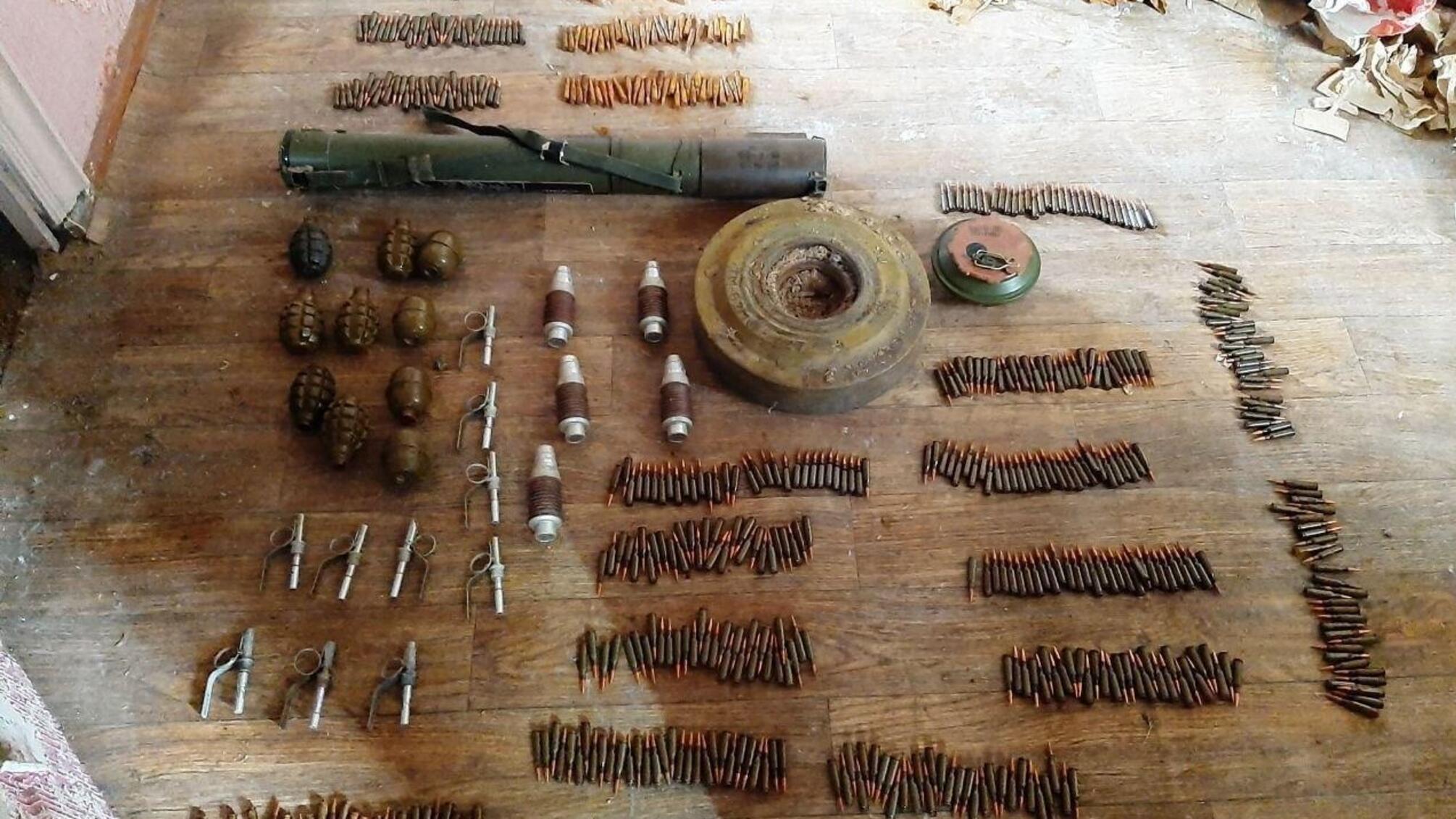 На Донеччині правоохоронці вилучили схрон боєприпасів