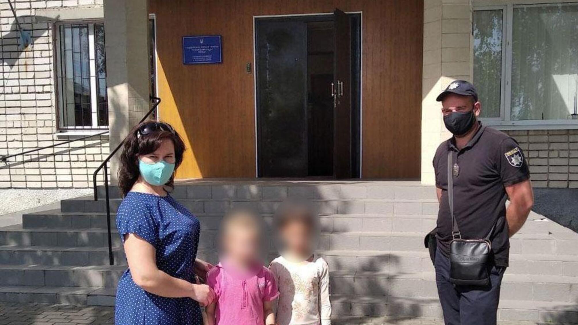 Поліція Полтавщини повернула матері двох маленьких дівчат, які заблукали