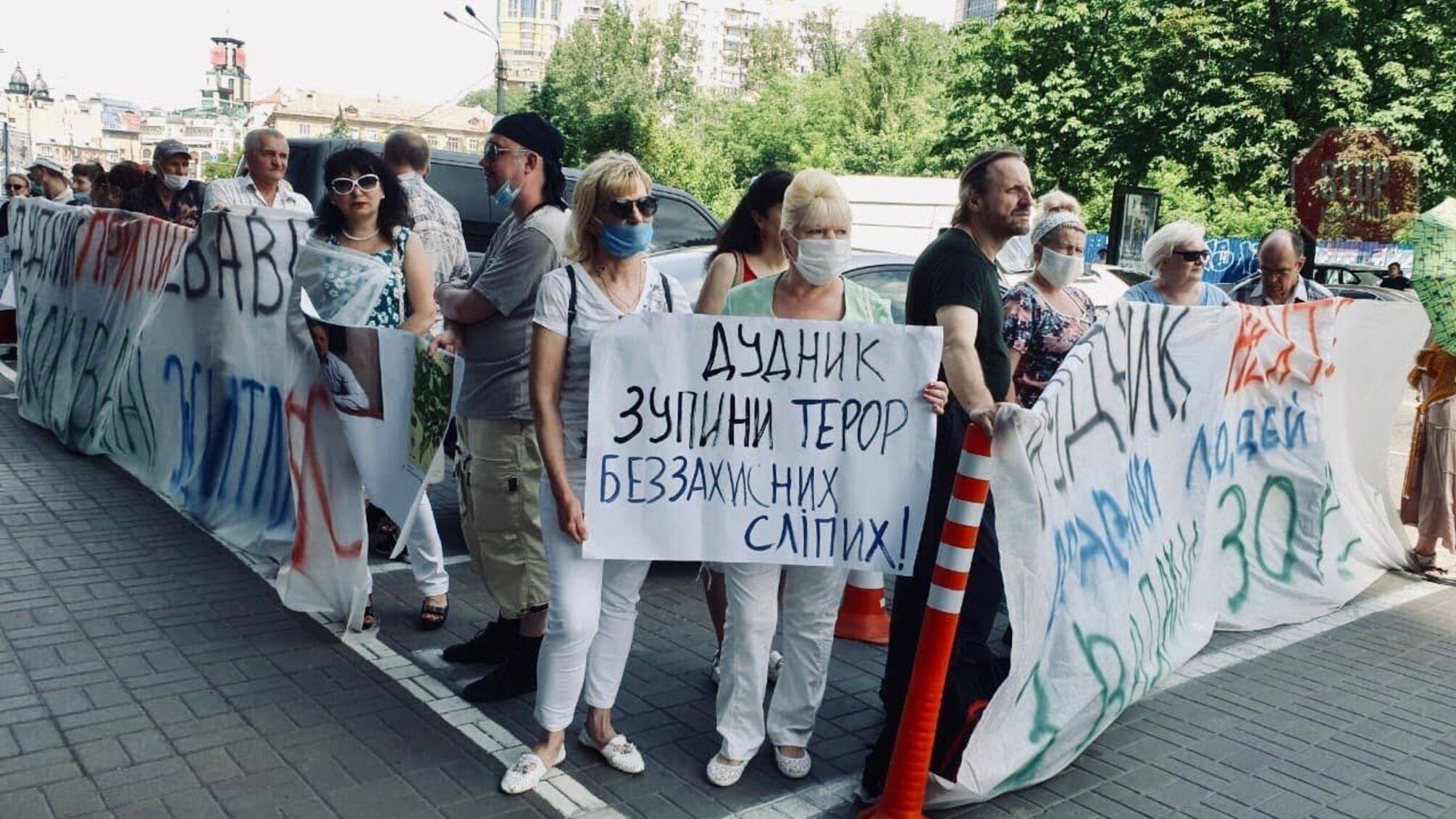 Під столичним БЦ 'Парус' знову протест: бізнес-партнер Пінчука Дудник відбирає житло у незрячих
