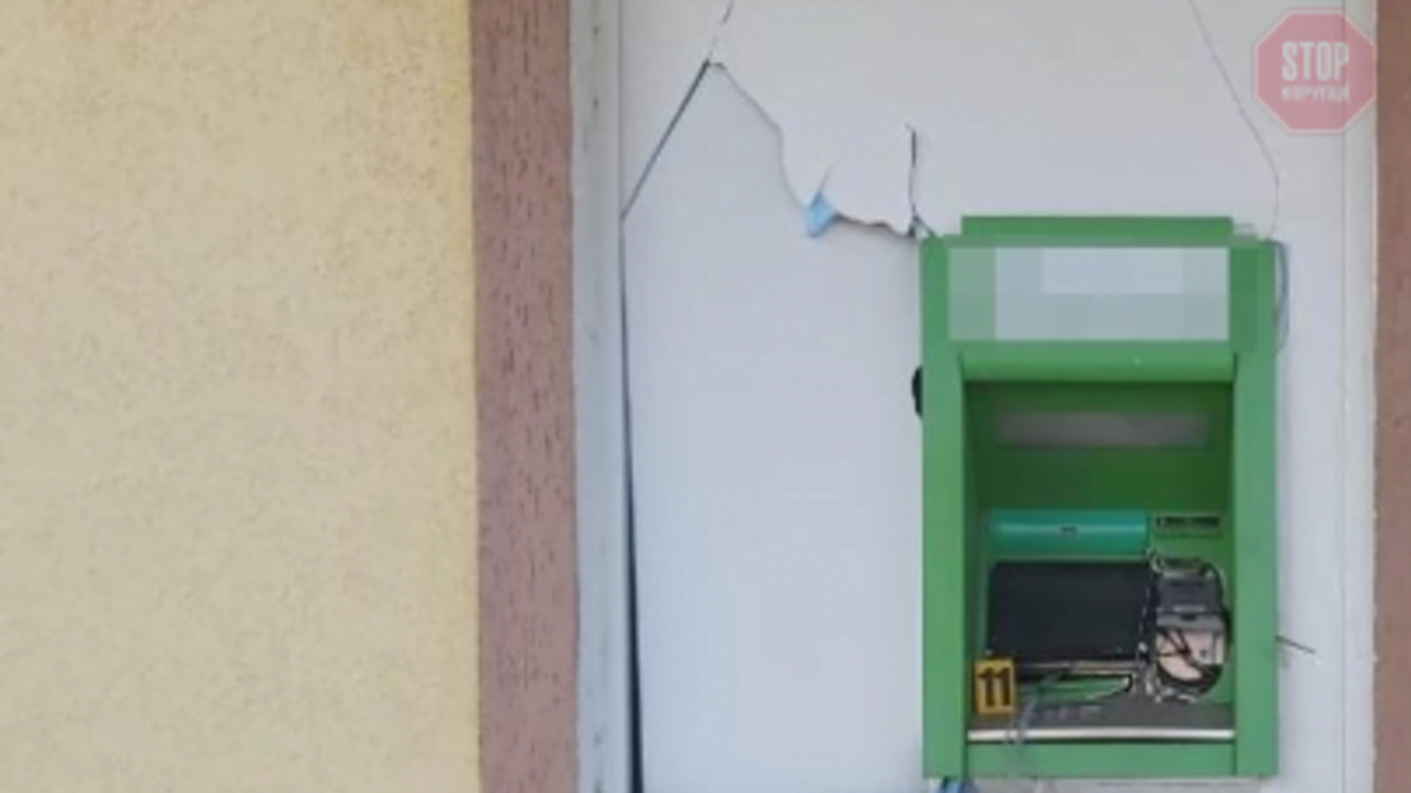 На Харківщині невідомі підірвали банкомат (фото)