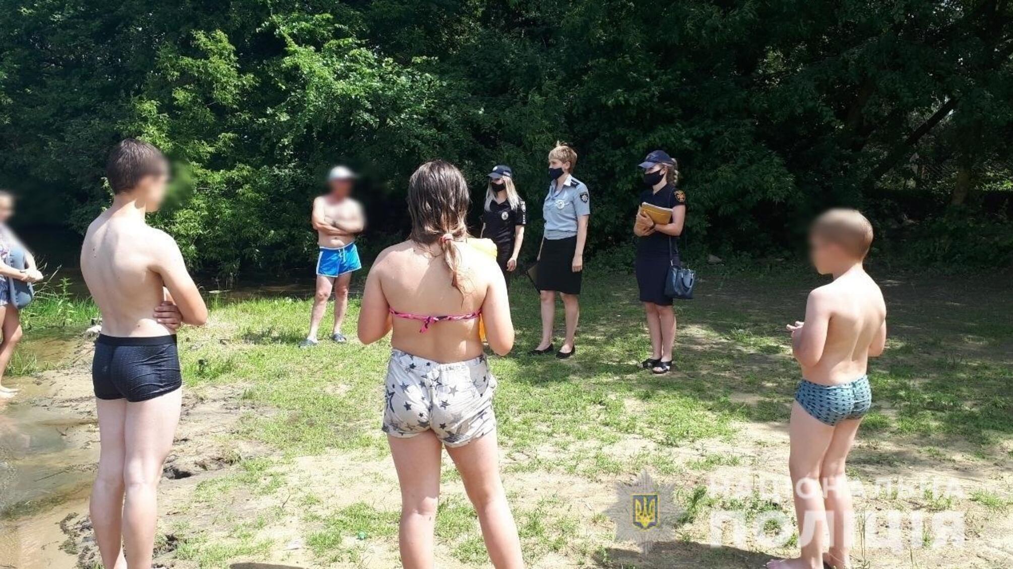 Подільські правоохоронці поспілкувалися з відпочиваючими біля водойм підлітками