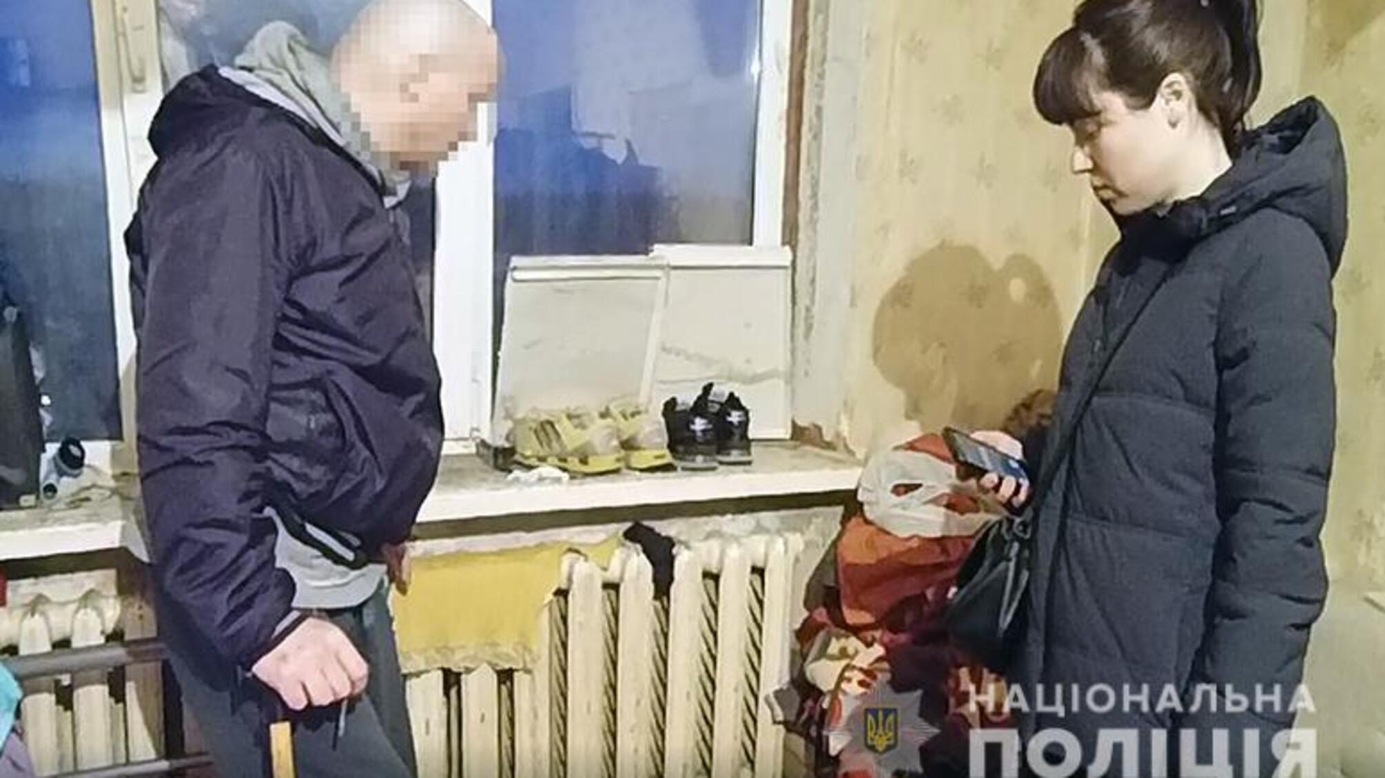 Столичні правоохоронці викрили чоловіка у сутенерстві та розбещенні неповнолітніх