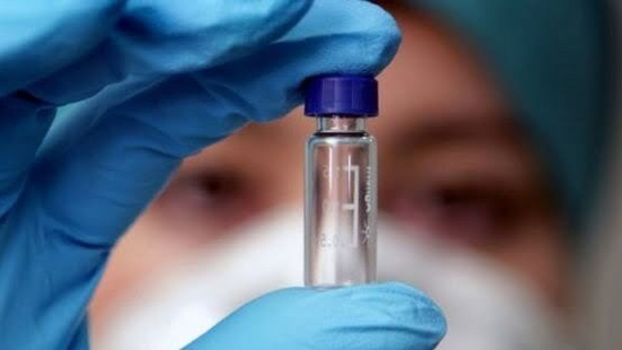 Китай назвав дату випуску першої вакцини від коронавірусу
