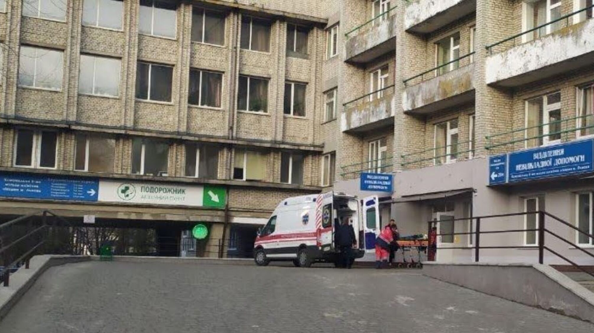 У Харкові чоловік приховав смерть батьків та порізав собі вени