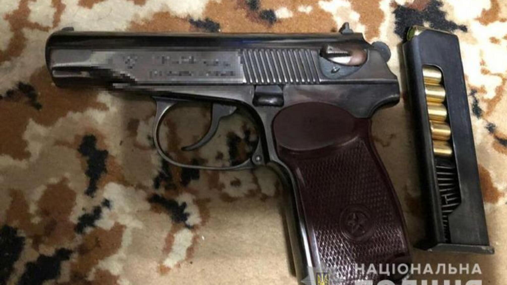 У Києві правоохоронці виявили у двох киян зброю, боєприпаси та наркотики