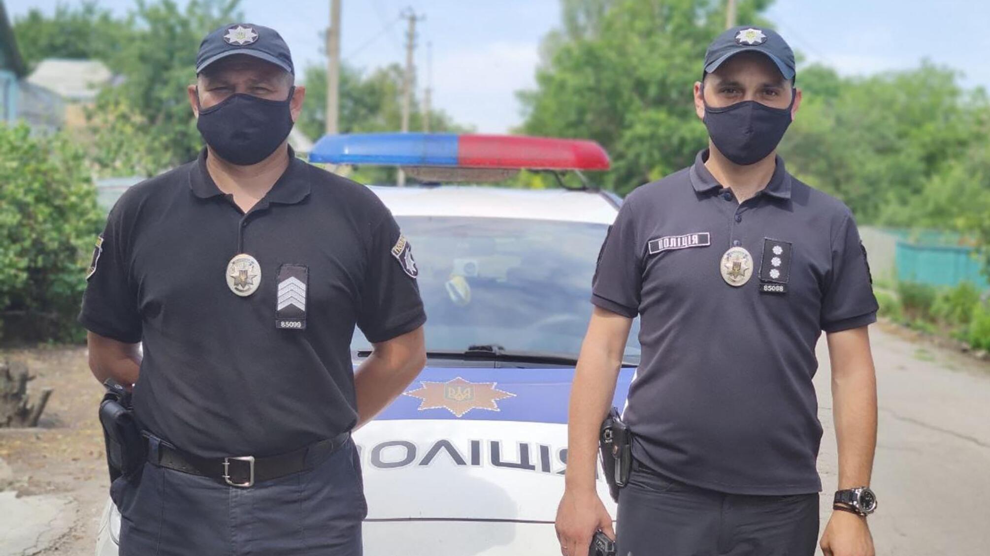 Запорізькі поліцейські допомогли врятувати дворічного хлопчика, якого вдарив ножем п’яний батько