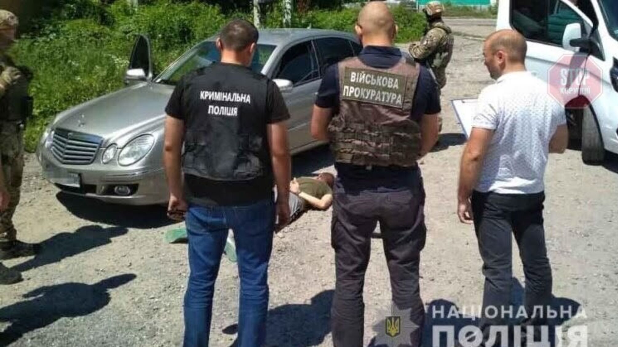 На Вінниччині правоохоронці затримали чоловіка під час купівлі зброї