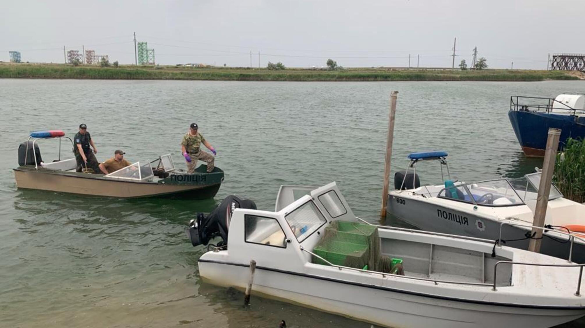 На Херсонщині поліція на воді викрила браконьєрів, які 'маскувались' під наукових співробітників