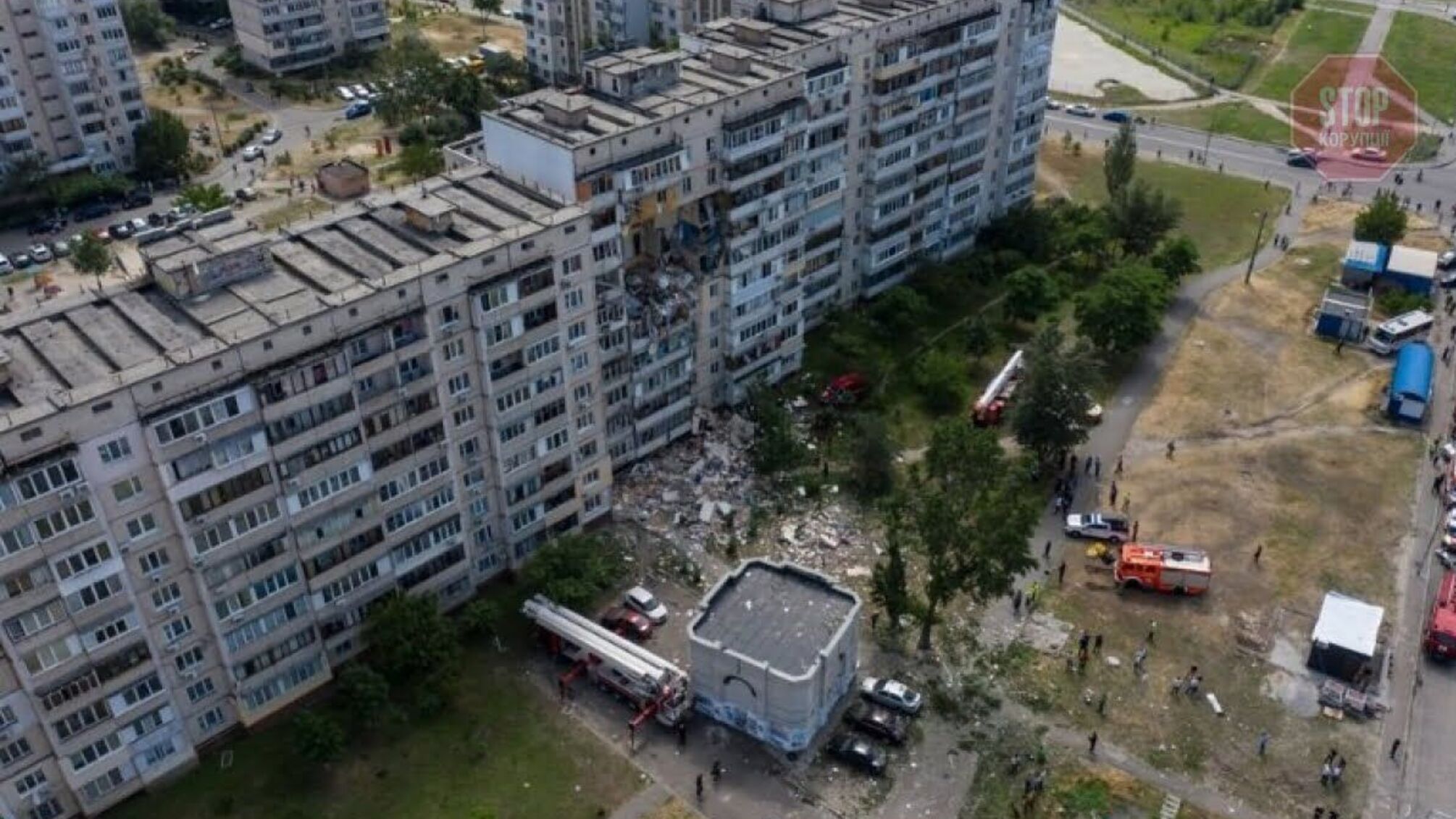 Після вибуху будинку у столиці обстежують сусідні теж - Кличко