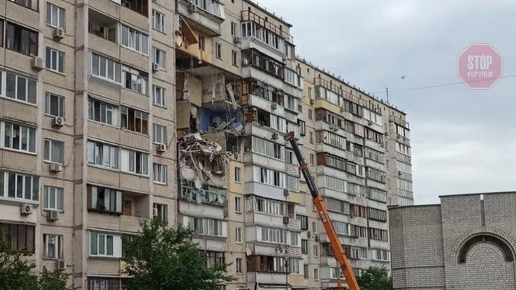 Рятувальники розповіли, скільки людей травмовано через завал будинку у Києві