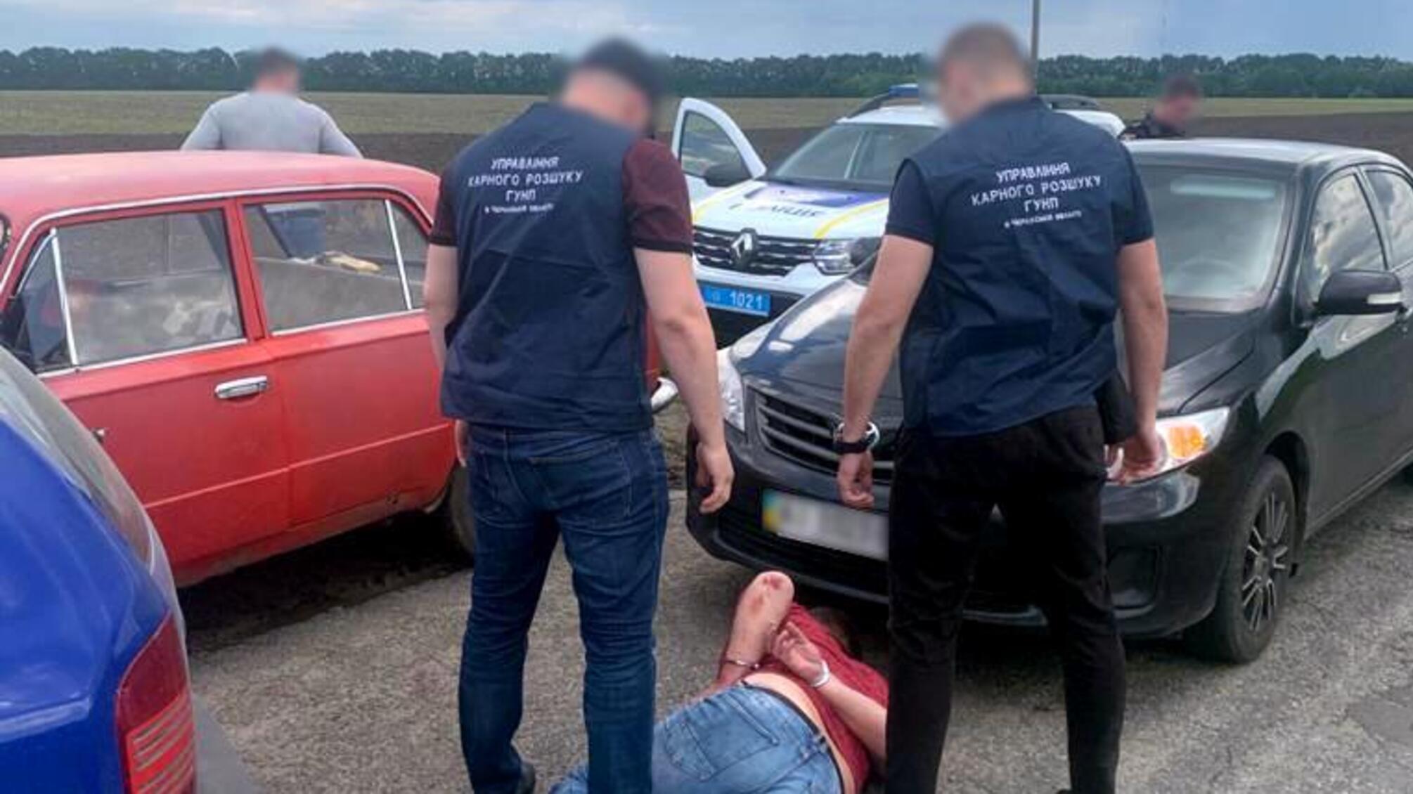 Поліцейські Черкащини затримали групу серійників, які обкрадали будинки пенсіонерів