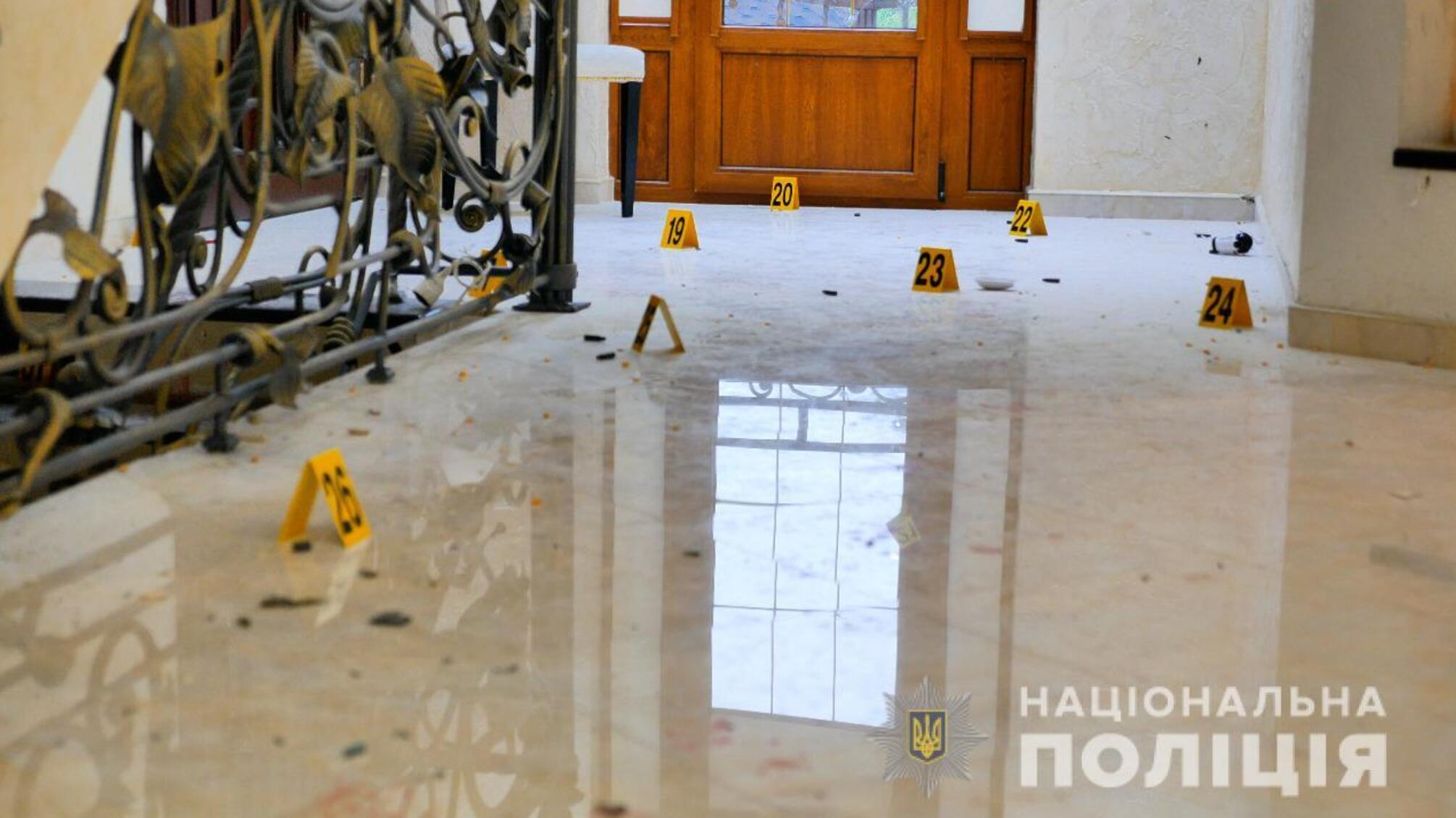 У Чернівецькій області затримали чоловіка, який при спробі втечі відстрілювався від поліцейських