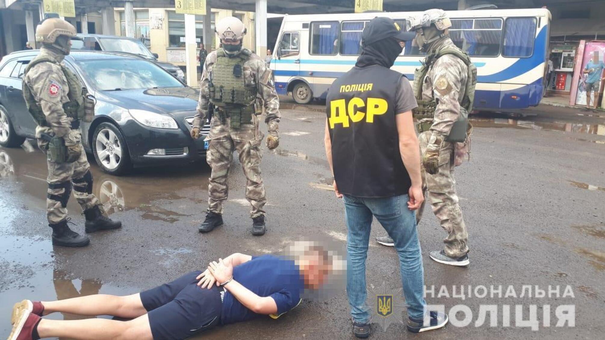 На Закарпатті поліція затримала групу «рекетирів»