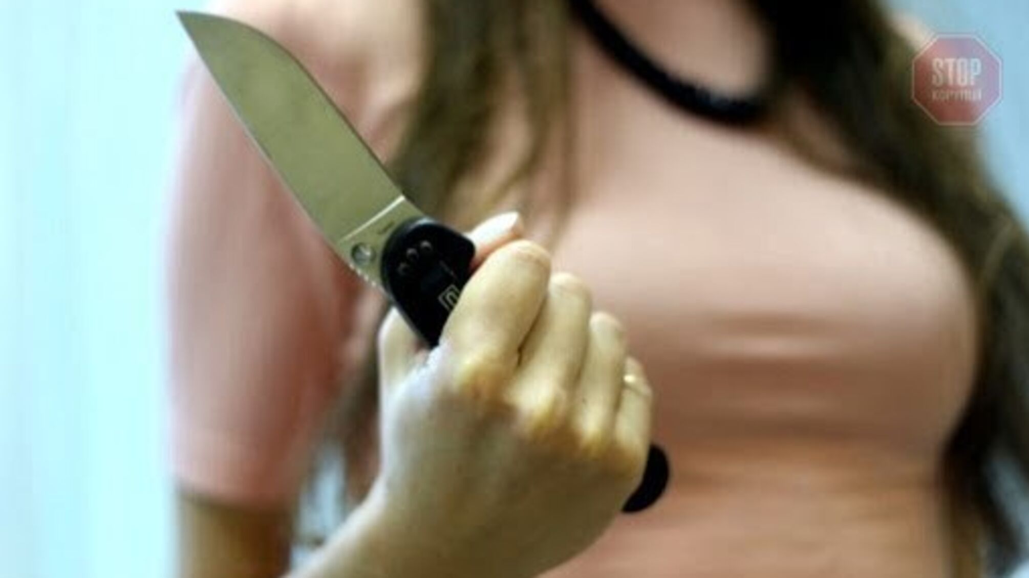 У Хмельницькому затримали 27-річну жінку, яка вдарила ножем свого чоловіка