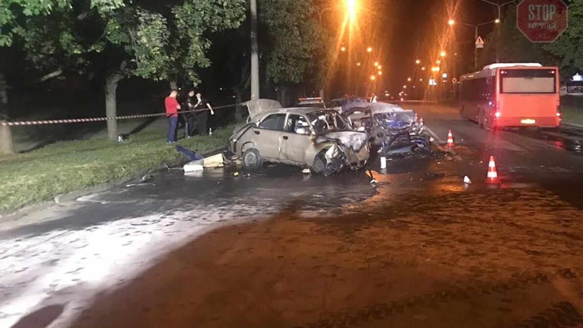 Лоб в лоб: у Запоріжжі смертельно зіткнулися два авто - водії загинули (фото)