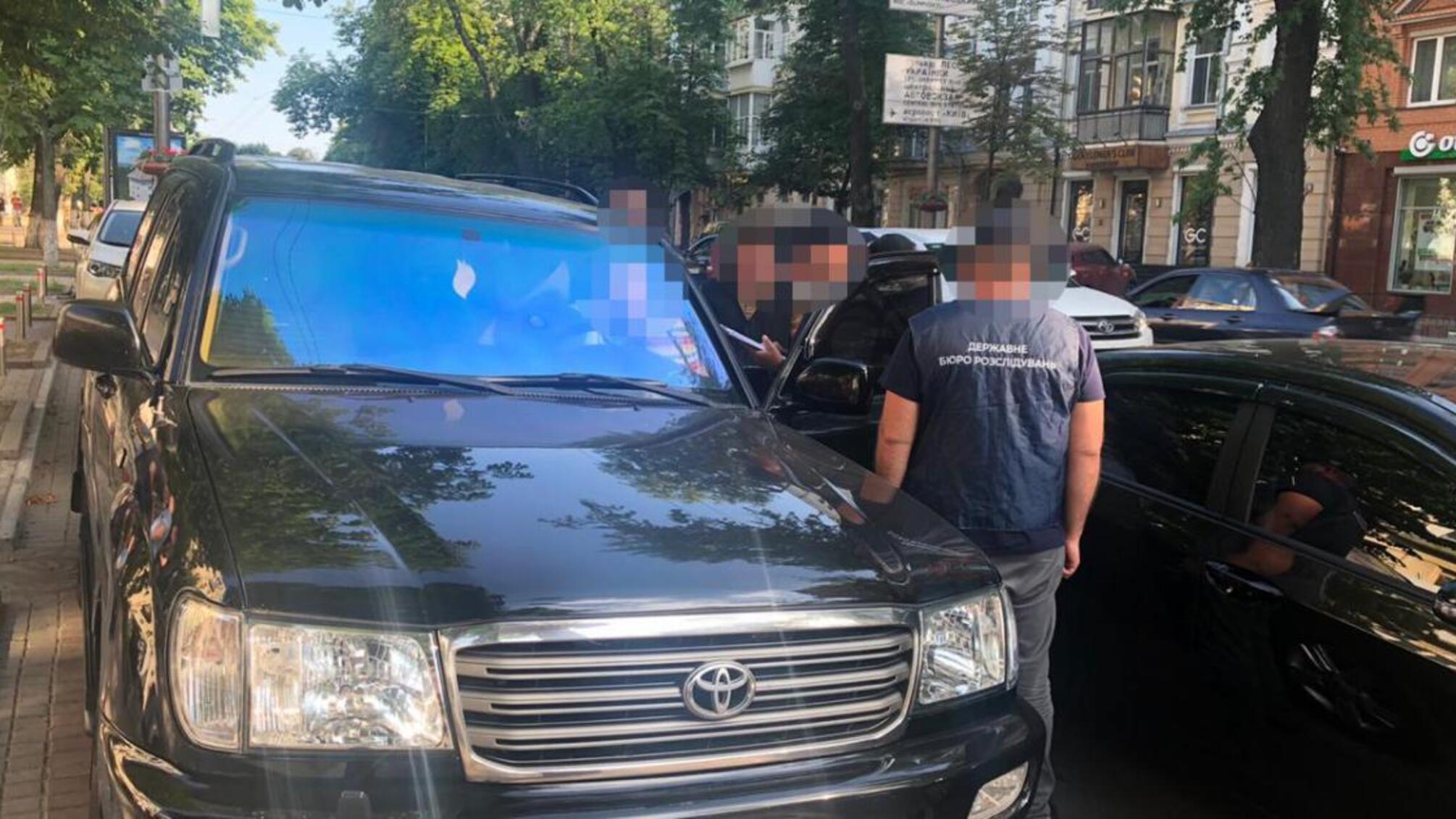 3 000 доларів США за вирішення питання працевлаштування - ДБР затримало працівника СБУ