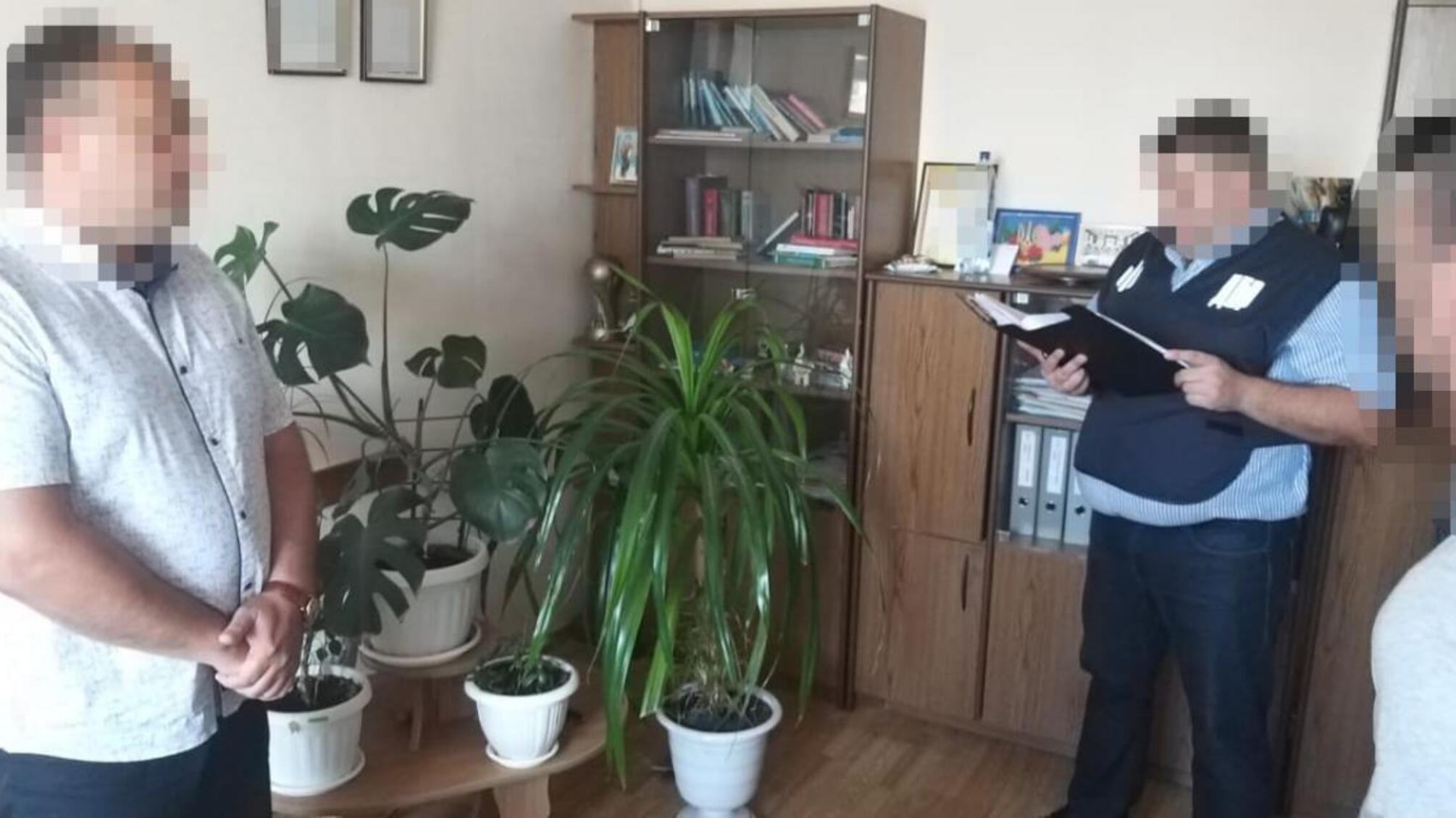 Систематичні хабарі за погодження документів – ДБР затримало посадовця Управління Держпраці у Кіровоградській області