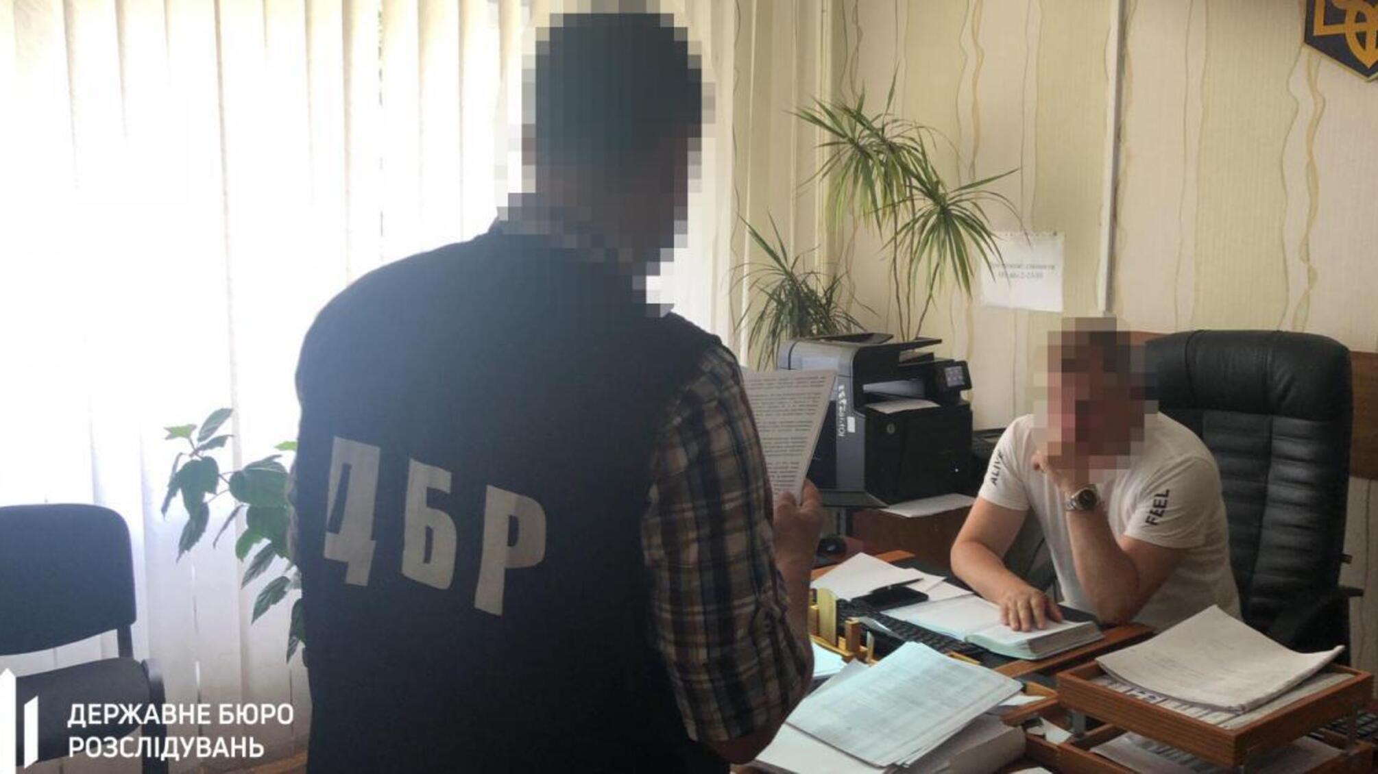 ДБР повідомило про підозру прикордоннику, який сприяв здійсненню незаконного переміщення високопосадовців через державний кордон