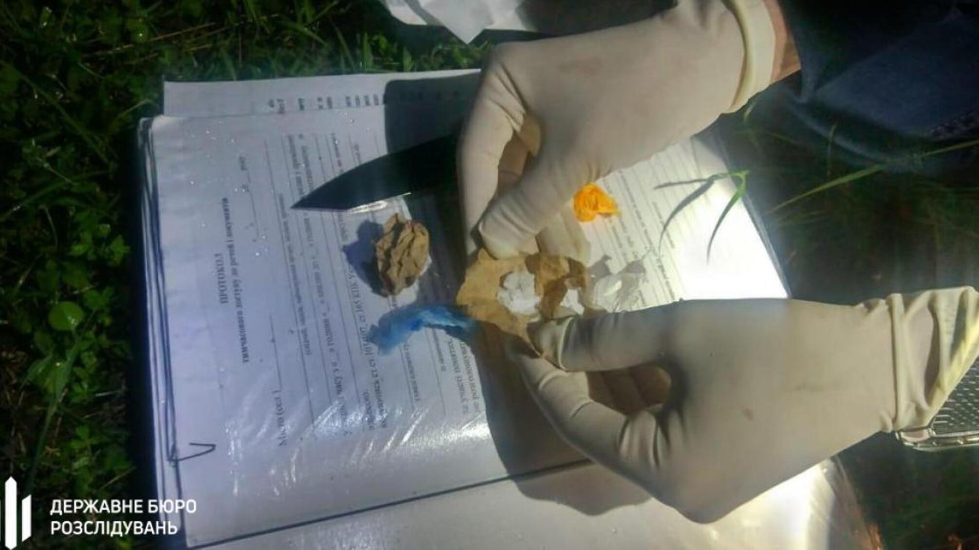 Збут наркотиків ув’язненим – ДБР затримало начальника відділення «Катеринівської виправної колонії» та його спільників