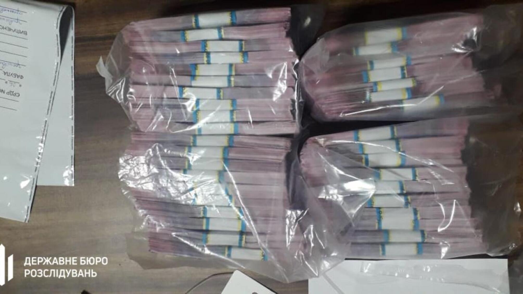 За вимагання 150 тисяч доларів США колишній поліцейський та його спільник постануть перед судом 