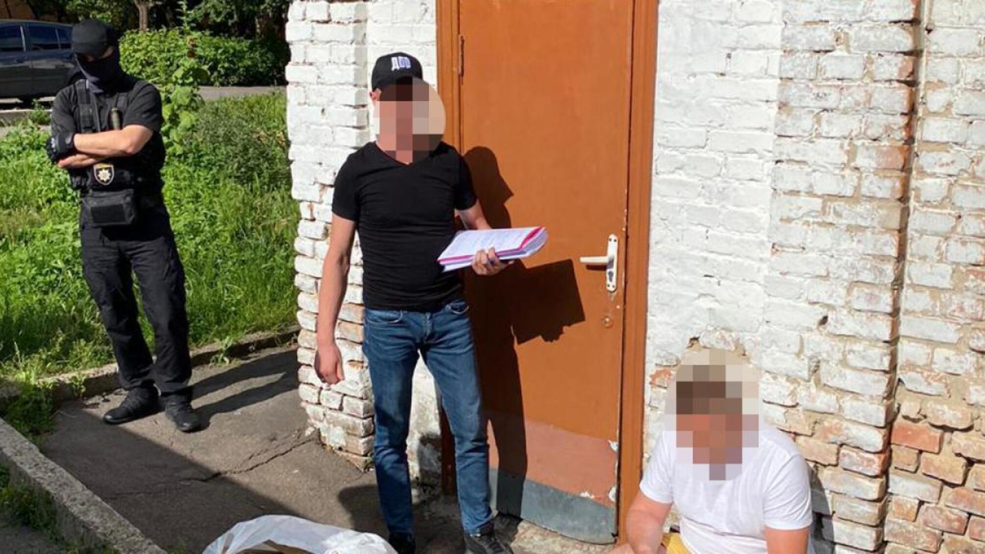 ДБР затримало посадовця прокуратури Рівненської області під час одержання неправомірної вигоди за «кришування» від Державного бюро розслідування