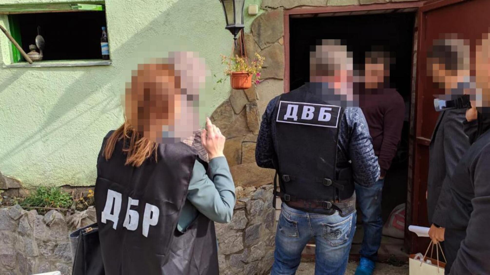 Заволодіння близько 1,2 мільйонами гривень шляхом шахрайства — поліцейський постане перед судом