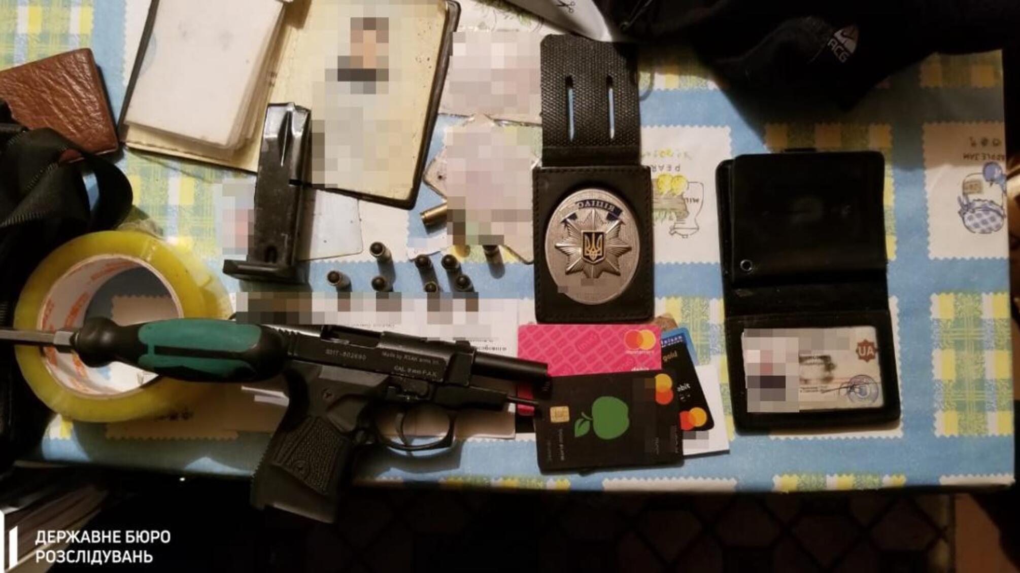 Поліцейський та його пособник постануть перед судом за скоєння розбійного нападу