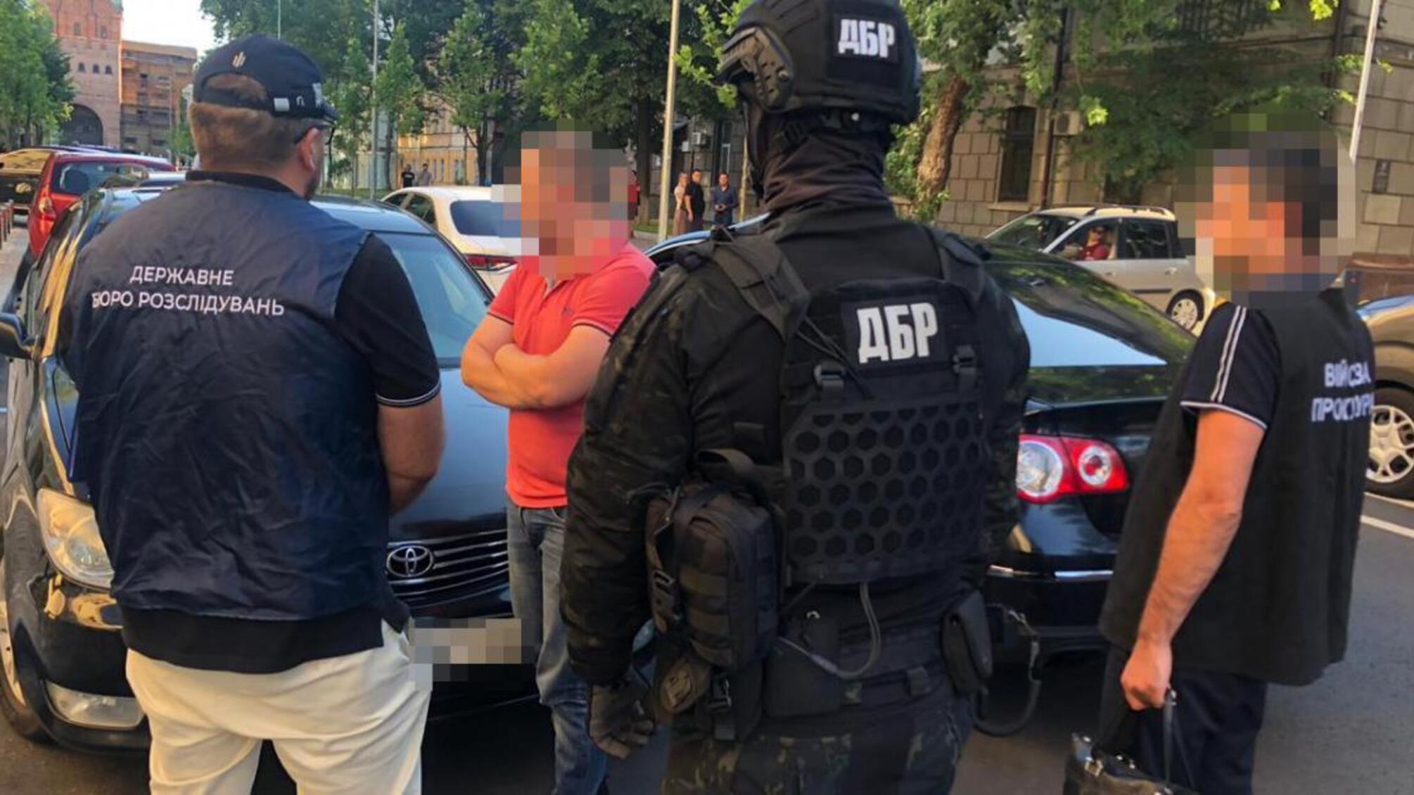 ДБР викрило працівника СБУ який займався сутенерством