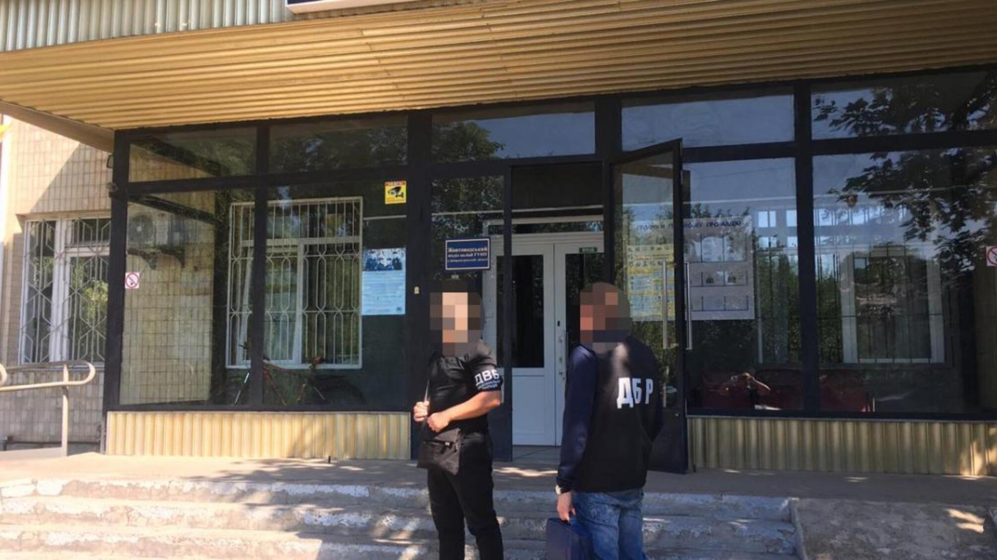 ДБР повідомило про підозру двом поліцейським, які вибивали зізнання в умисному вбивстві