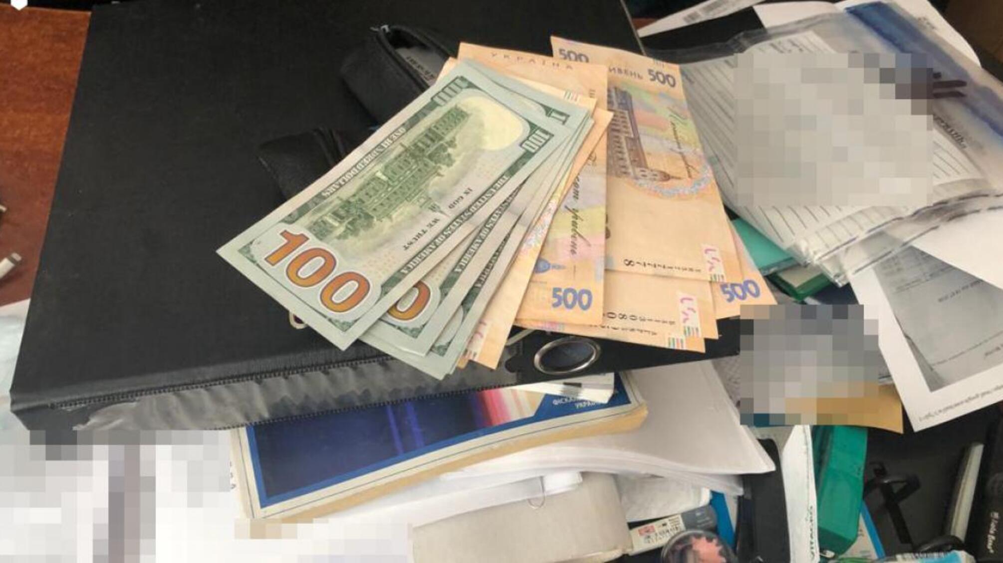 5 000 доларів США за «допомогу» приватному підприємцю - ДБР викрило начальника підрозділу податкової міліції