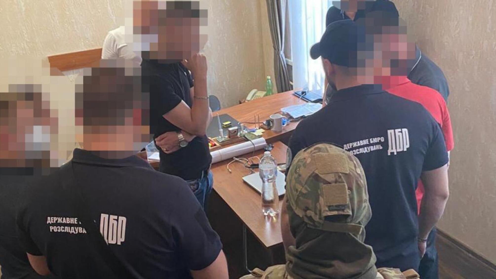 ДБР викрило двох поліцейських в Одесі на «дахуванні» проституції
