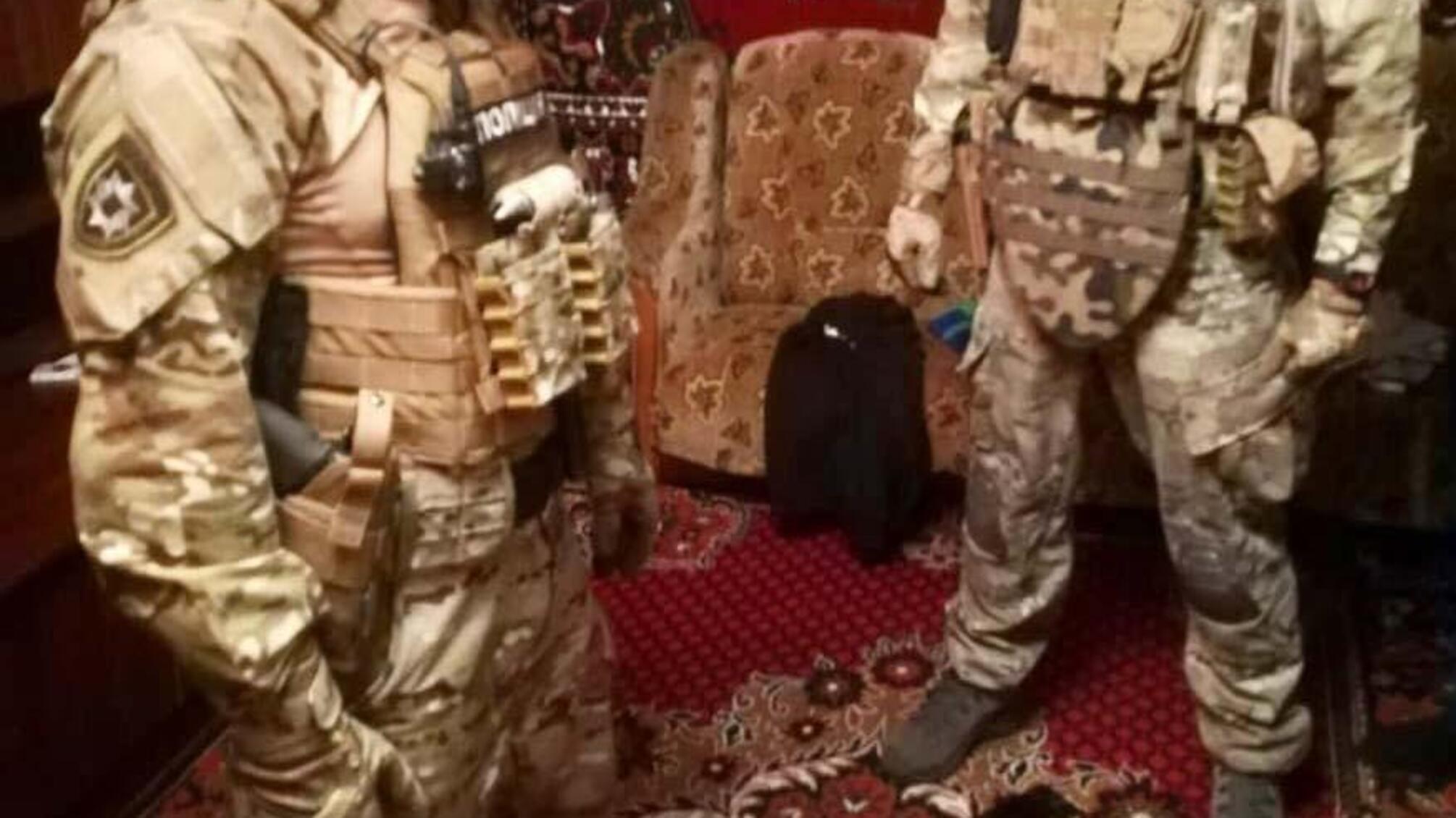 У Кривому Розі поліцейські затримали злочинне угруповання за виготовлення та збут наркотиків на території міста