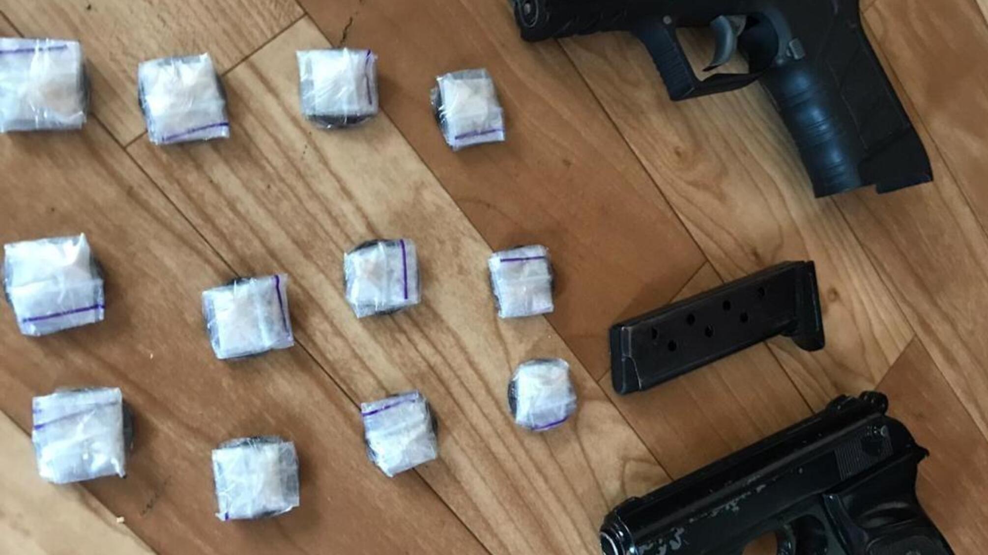 На Дніпропетровщині поліцейські затримали групу наркозбувачів