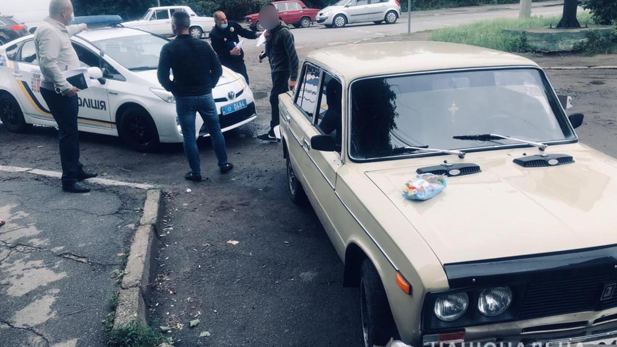 У Чернівцях поліцейські розшукали чоловіків, які незаконно позбавили волі місцевого жителя